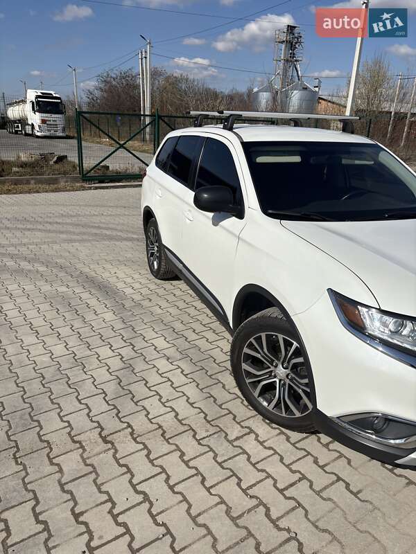 Mitsubishi Outlander 2016