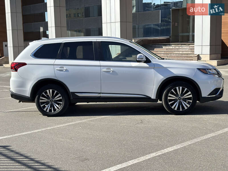 Внедорожник / Кроссовер Mitsubishi Outlander 2018 в Киеве фото 10 Внедорожник / Кроссовер Mitsubishi Outlander 2018 в Киеве
