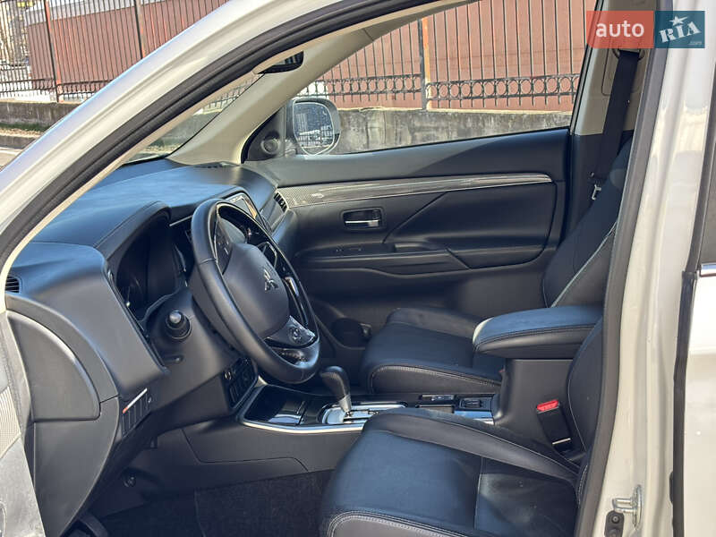 Внедорожник / Кроссовер Mitsubishi Outlander 2018 в Киеве фото 16 Внедорожник / Кроссовер Mitsubishi Outlander 2018 в Киеве