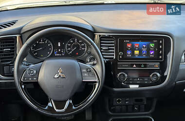 Внедорожник / Кроссовер Mitsubishi Outlander 2018 в 