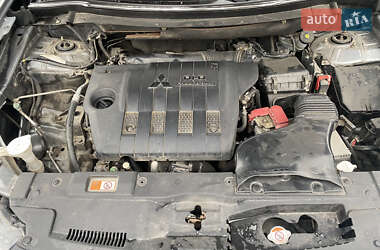Внедорожник / Кроссовер Mitsubishi Outlander 2012 в 