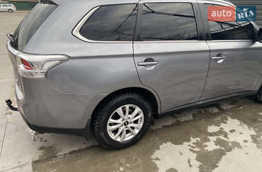 Внедорожник / Кроссовер Mitsubishi Outlander 2012 в 