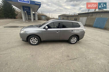 Внедорожник / Кроссовер Mitsubishi Outlander 2012 в 