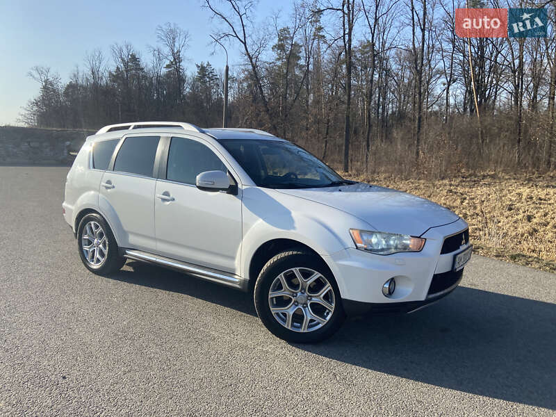Позашляховик / Кросовер Mitsubishi Outlander 2010 в Житомирі