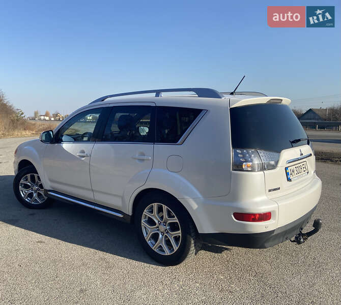 Позашляховик / Кросовер Mitsubishi Outlander 2010 в Житомирі