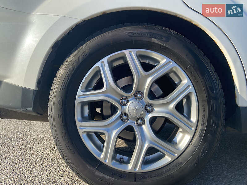 Позашляховик / Кросовер Mitsubishi Outlander 2010 в Житомирі