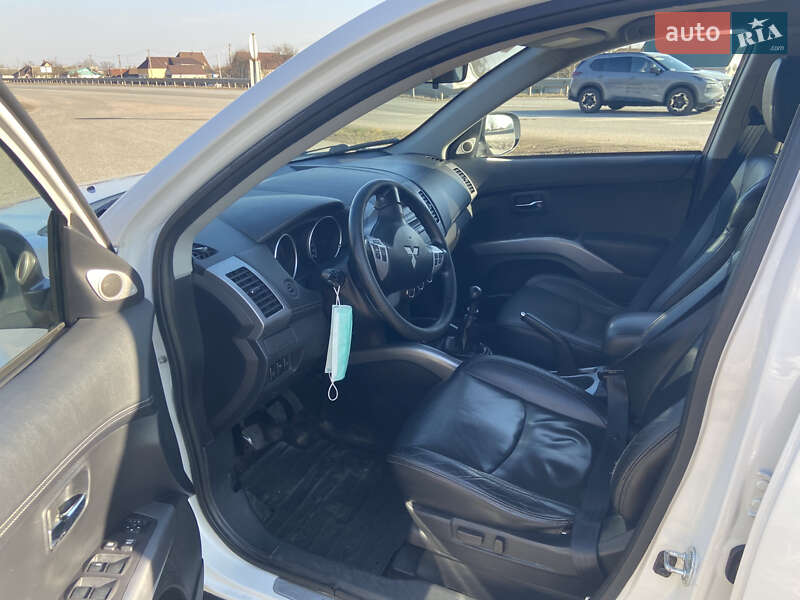 Позашляховик / Кросовер Mitsubishi Outlander 2010 в Житомирі