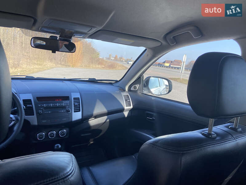 Позашляховик / Кросовер Mitsubishi Outlander 2010 в Житомирі