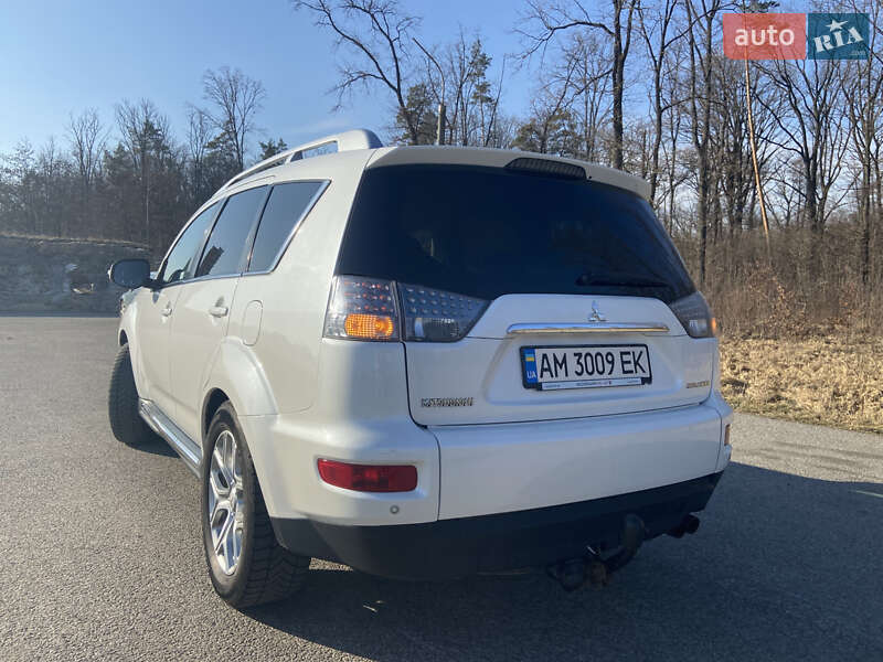 Позашляховик / Кросовер Mitsubishi Outlander 2010 в Житомирі