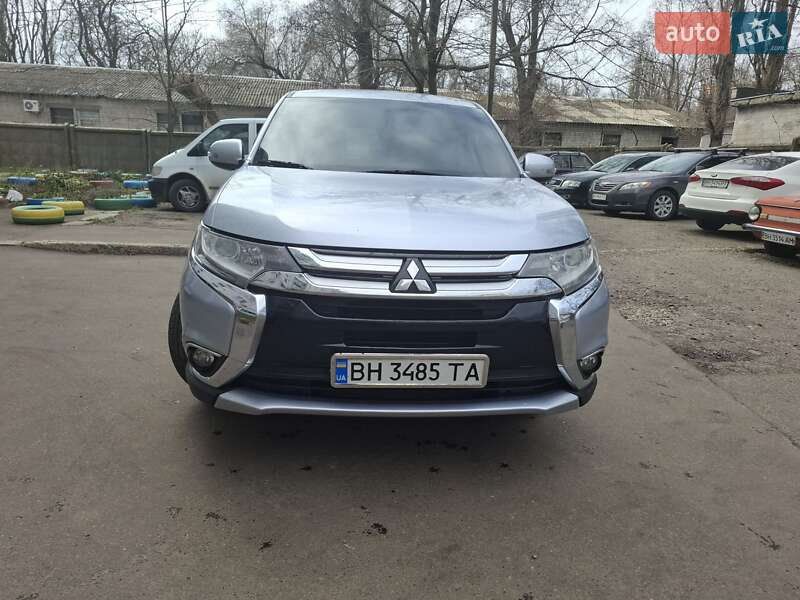 Mitsubishi Outlander 2015