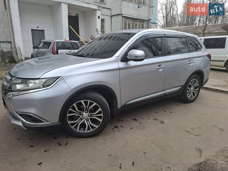 Внедорожник / Кроссовер Mitsubishi Outlander 2015 в Одессе фото 8 Внедорожник / Кроссовер Mitsubishi Outlander 2015 в Одессе