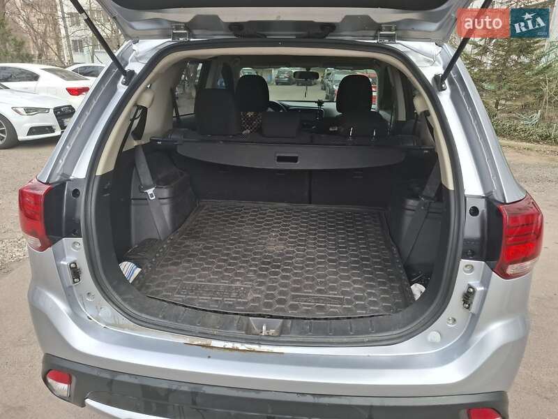 Внедорожник / Кроссовер Mitsubishi Outlander 2015 в Одессе фото 15 Внедорожник / Кроссовер Mitsubishi Outlander 2015 в Одессе