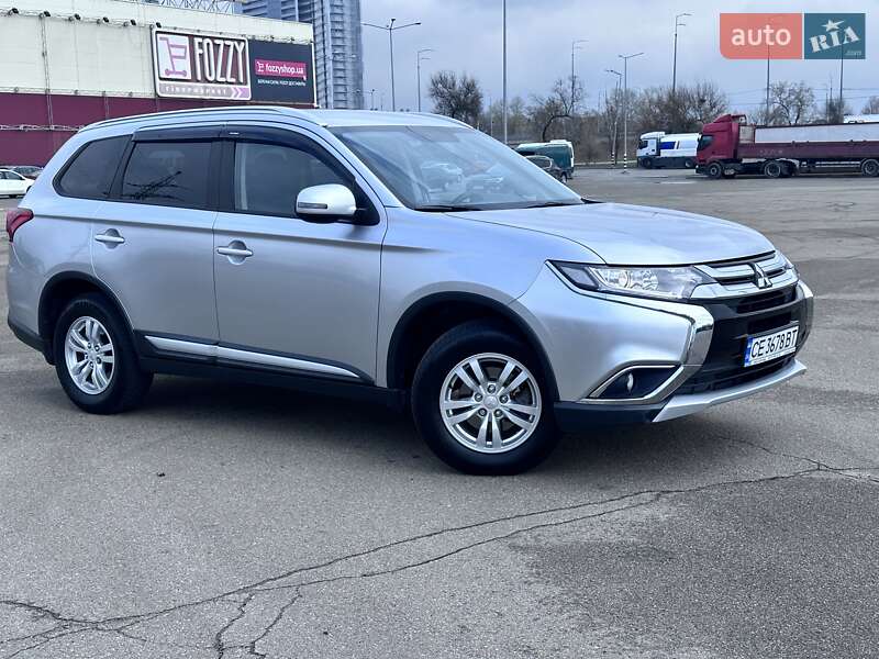 Внедорожник / Кроссовер Mitsubishi Outlander 2018 в Киеве
