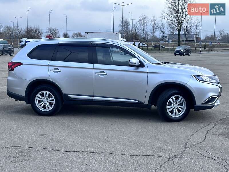 Внедорожник / Кроссовер Mitsubishi Outlander 2018 в Киеве