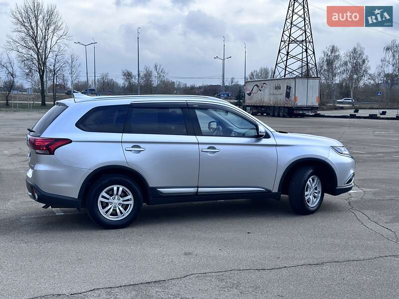 Внедорожник / Кроссовер Mitsubishi Outlander 2018 в Киеве