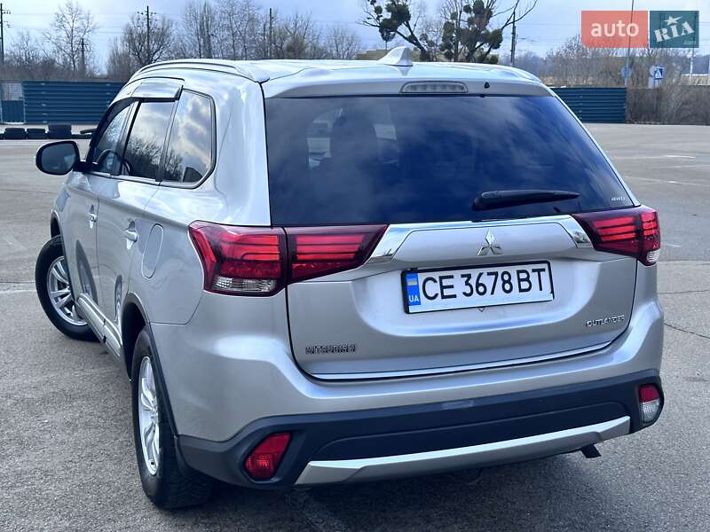 Внедорожник / Кроссовер Mitsubishi Outlander 2018 в Киеве