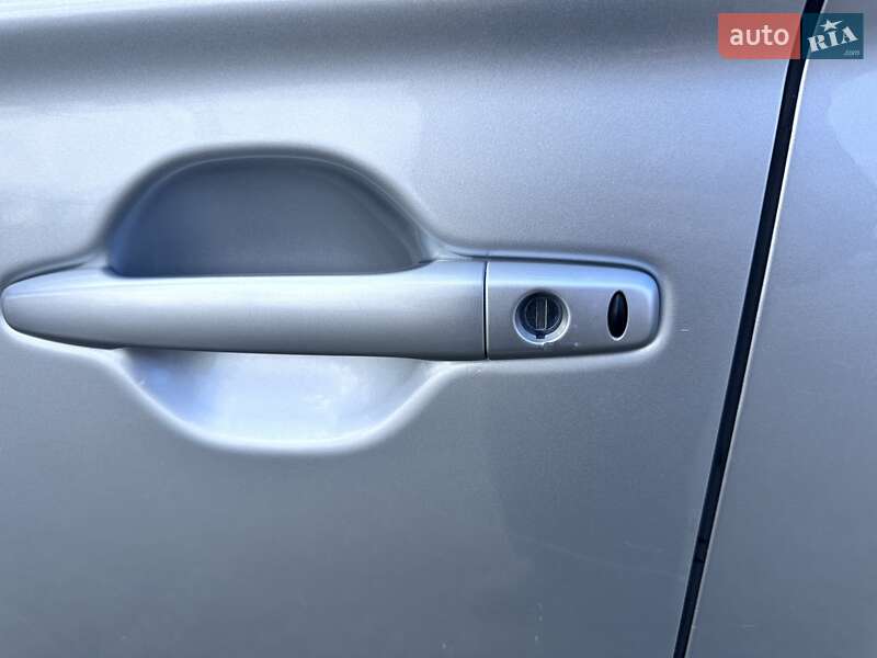 Внедорожник / Кроссовер Mitsubishi Outlander 2018 в Киеве