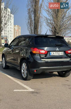 Внедорожник / Кроссовер Mitsubishi Outlander 2014 в 