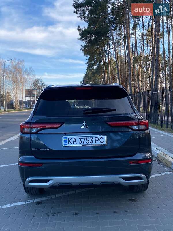 Внедорожник / Кроссовер Mitsubishi Outlander 2024 в Буче