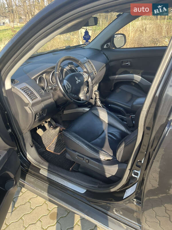 Внедорожник / Кроссовер Mitsubishi Outlander 2009 в Стрые