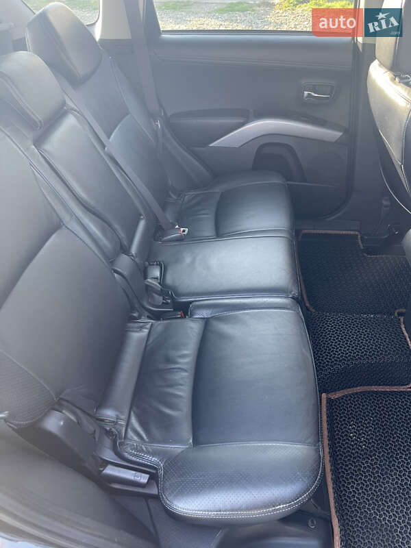 Внедорожник / Кроссовер Mitsubishi Outlander 2009 в Стрые