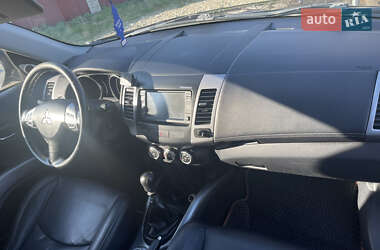 Внедорожник / Кроссовер Mitsubishi Outlander 2009 в 