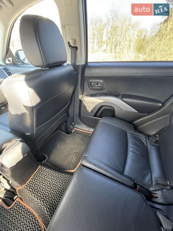 Внедорожник / Кроссовер Mitsubishi Outlander 2009 в Стрые