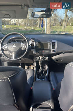Внедорожник / Кроссовер Mitsubishi Outlander 2009 в 