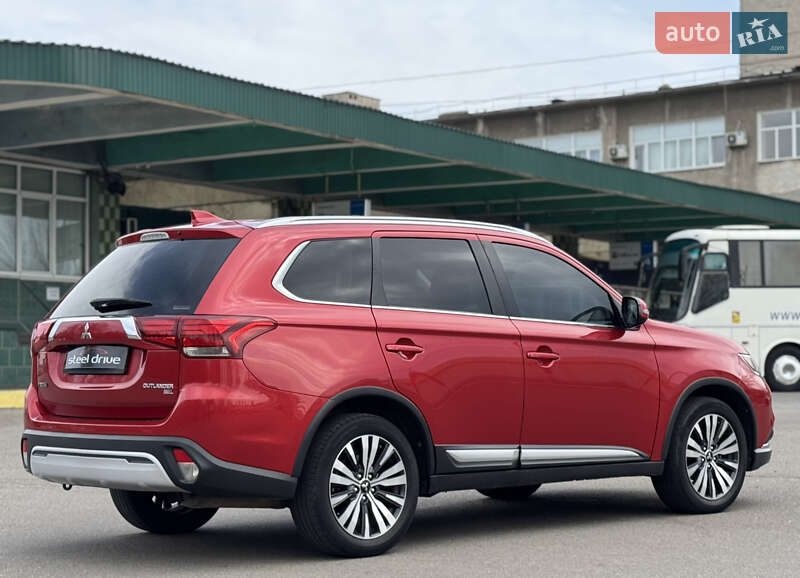 Внедорожник / Кроссовер Mitsubishi Outlander 2018 в Николаеве