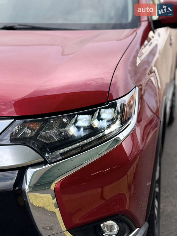 Внедорожник / Кроссовер Mitsubishi Outlander 2018 в Николаеве