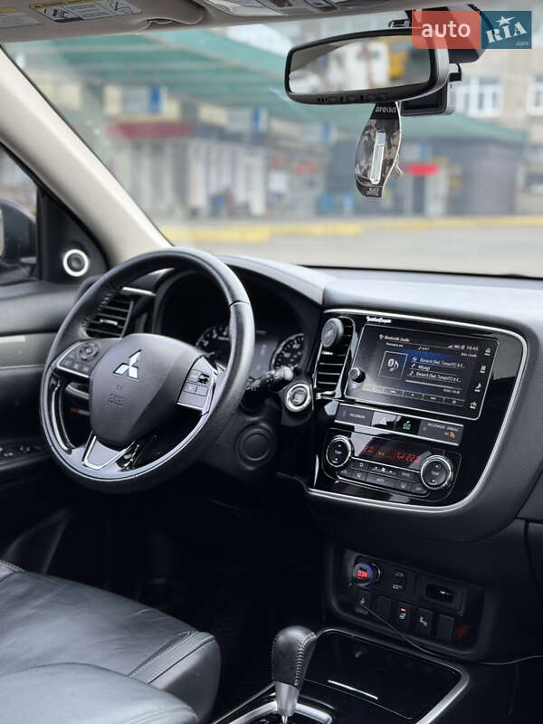 Внедорожник / Кроссовер Mitsubishi Outlander 2018 в Николаеве