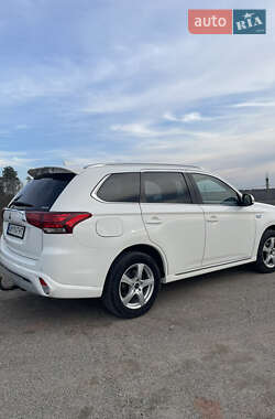 Позашляховик / Кросовер Mitsubishi Outlander 2019 в 