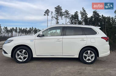 Позашляховик / Кросовер Mitsubishi Outlander 2019 в 