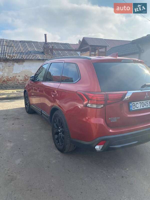 Позашляховик / Кросовер Mitsubishi Outlander 2017 в Кам'янці-Бузькій