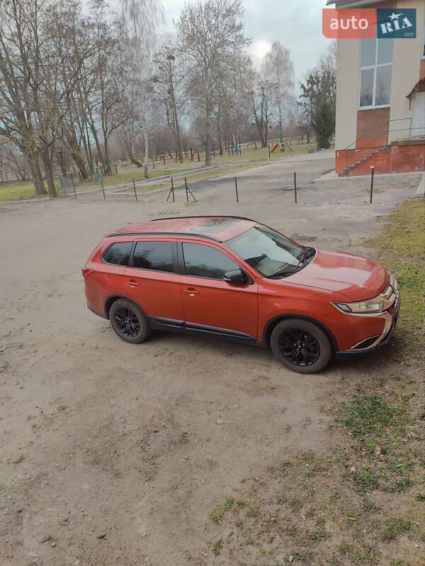 Позашляховик / Кросовер Mitsubishi Outlander 2017 в Кам'янці-Бузькій