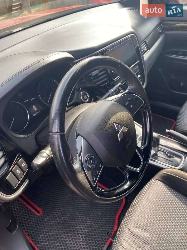 Позашляховик / Кросовер Mitsubishi Outlander 2017 в Кам'янці-Бузькій