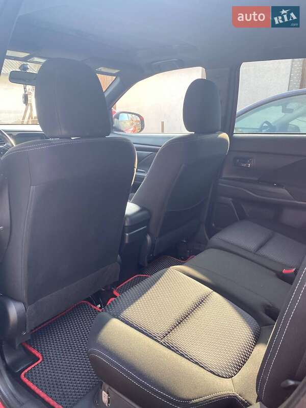 Позашляховик / Кросовер Mitsubishi Outlander 2017 в Кам'янці-Бузькій