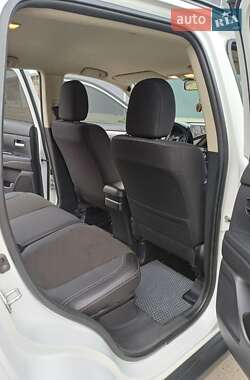 Внедорожник / Кроссовер Mitsubishi Outlander 2013 в 