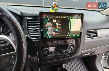 Внедорожник / Кроссовер Mitsubishi Outlander 2013 в 