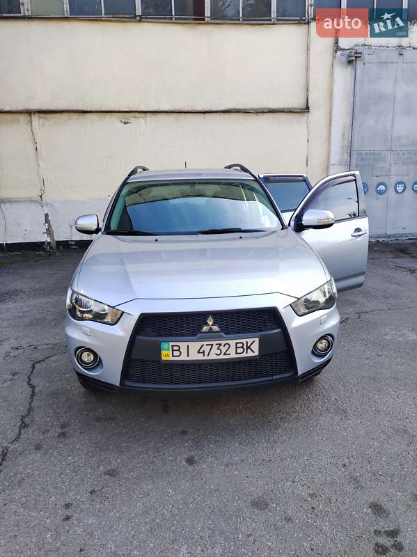 Mitsubishi Outlander 2011