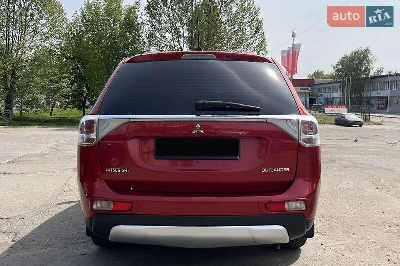 Внедорожник / Кроссовер Mitsubishi Outlander 2014 в Львове