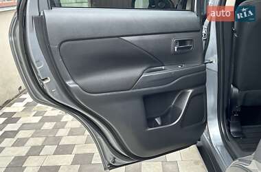 Внедорожник / Кроссовер Mitsubishi Outlander 2016 в 