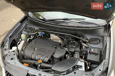 Позашляховик / Кросовер Mitsubishi Outlander 2008 в 