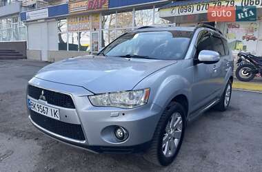 Внедорожник / Кроссовер Mitsubishi Outlander 2011 в 
