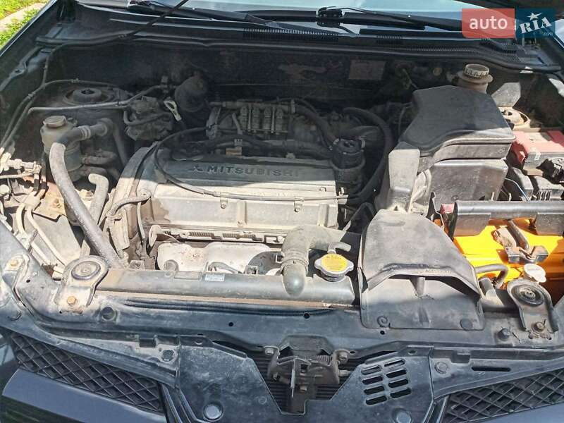 Позашляховик / Кросовер Mitsubishi Outlander 2003 в Верховині