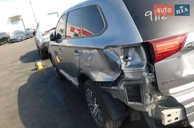 Внедорожник / Кроссовер Mitsubishi Outlander 2017 в 