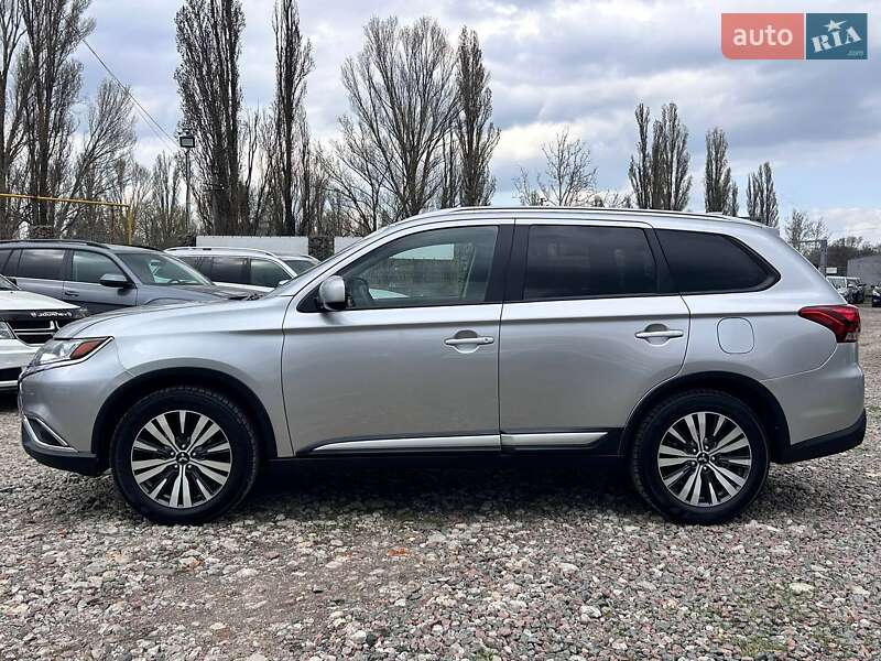 Позашляховик / Кросовер Mitsubishi Outlander 2018 в Одесі
