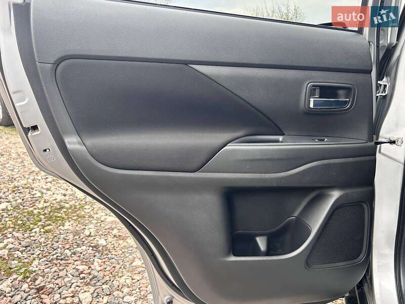 Позашляховик / Кросовер Mitsubishi Outlander 2018 в Одесі