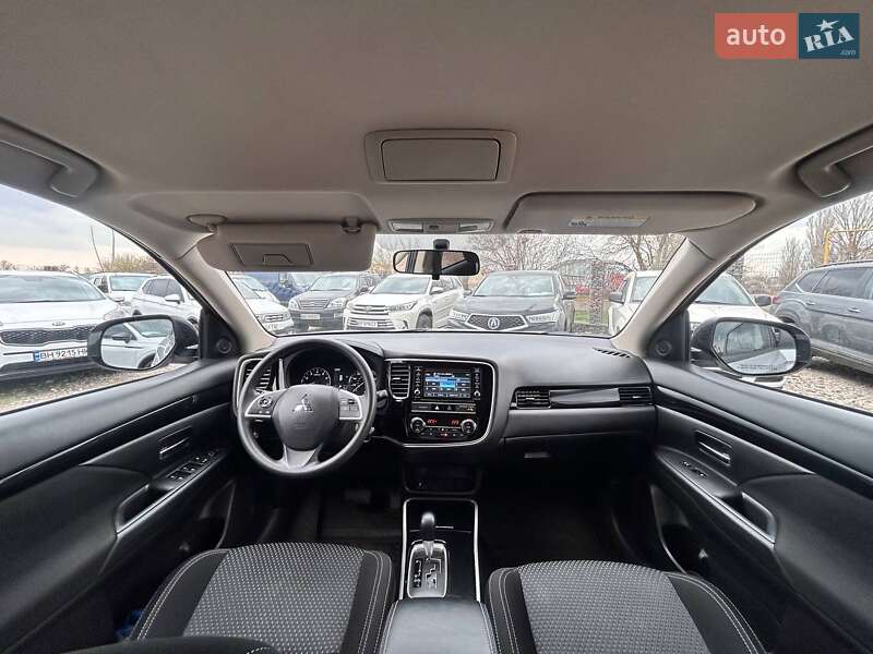Позашляховик / Кросовер Mitsubishi Outlander 2018 в Одесі