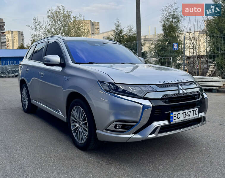 Mitsubishi Outlander 2020